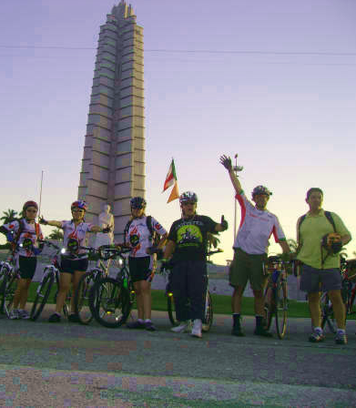 ciclistasCuba